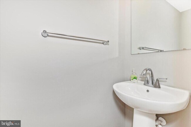 Building Photo - 38 Diopside Dr