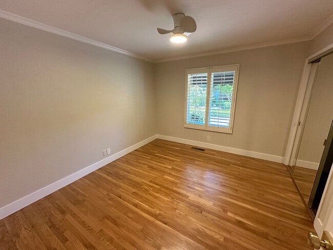 Building Photo - 5 Bed 4 Bath Gated Home In Alamo