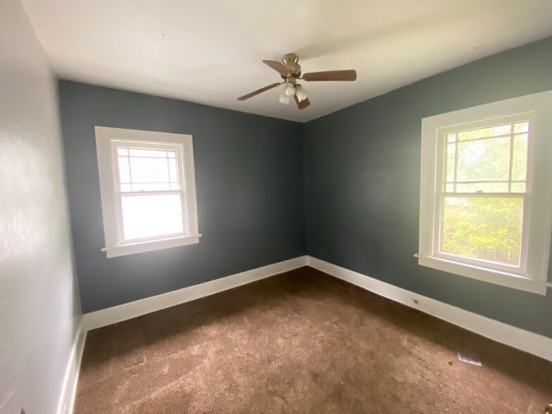 Building Photo - 3839 Hazelhurst Ave