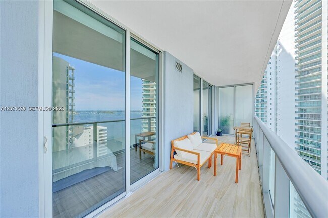 Building Photo - 1300 Brickell Bay Dr