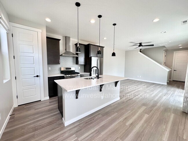 Building Photo - Luxury Living in the Heart of Star, ID – Gated Townhome with High-End Finishes