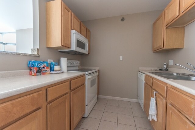 Building Photo - 345 N La Salle Dr