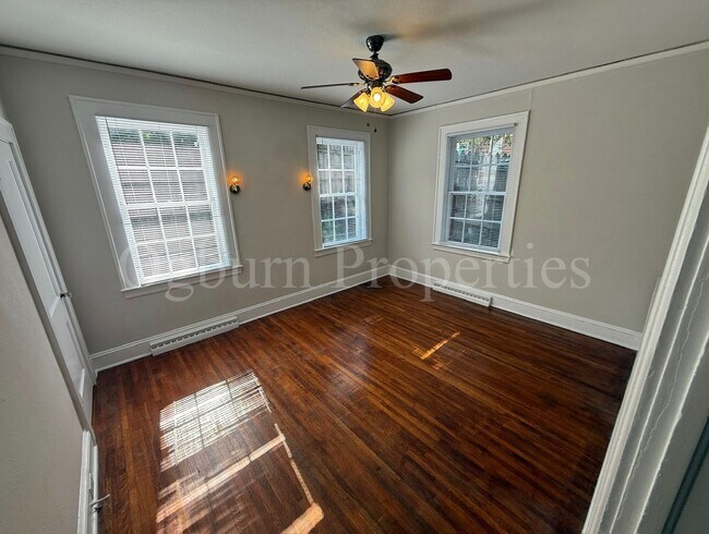 Building Photo - 202 N Hawthorne Rd