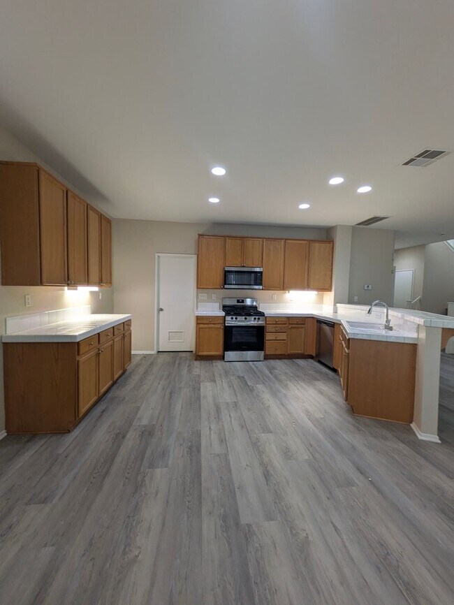 Building Photo - Beautiful 3 bedroom home