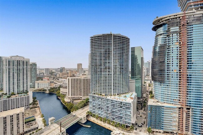 Building Photo - 475 Brickell Ave