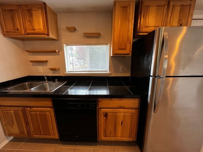 Building Photo - Affordable Single Bedroom Poulsbo Home w/G...