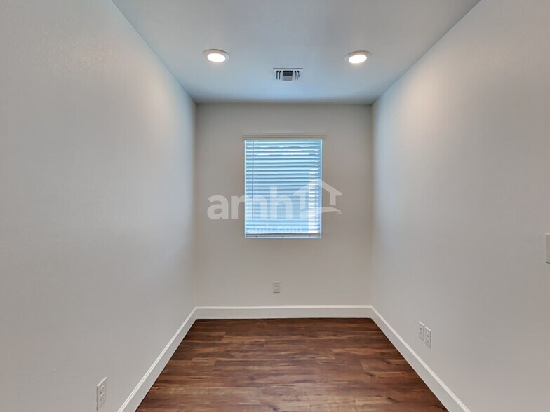 Building Photo - 17122 Puget Ave