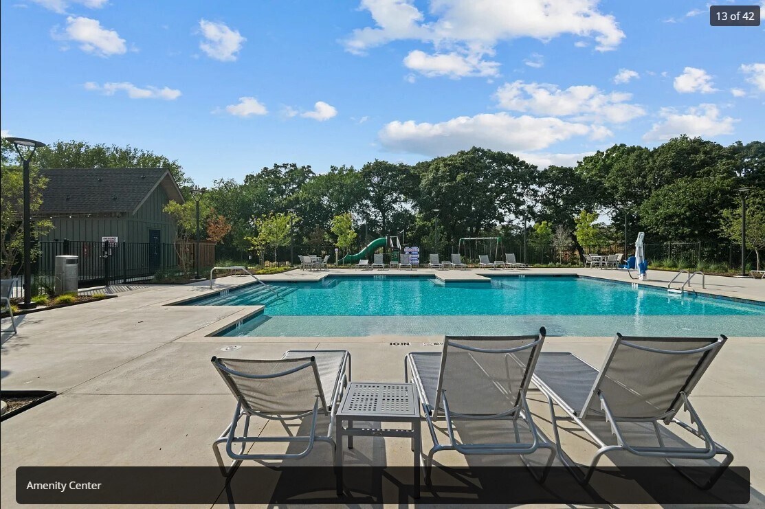 Building Photo - 13120 Yellowstone Way