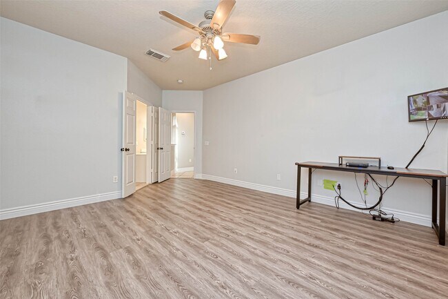 Building Photo - 11011 Sprucedale Ct