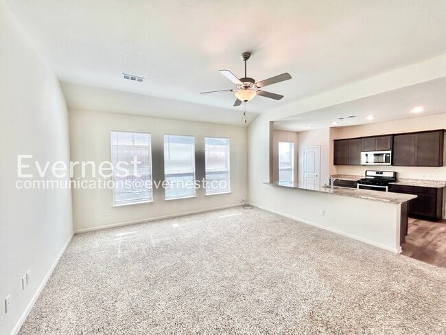 Building Photo - 4 Bed/2 Bath Home with Garage / Available Now!