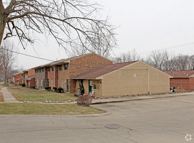 Primary Photo - 3234-3310 W Riverview Ave