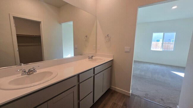 Building Photo - 7571 Grassy Plns Dr