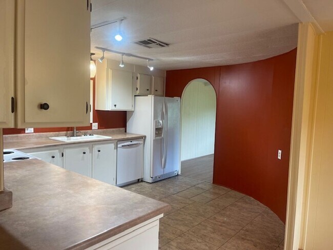 Building Photo - 401 Sunset Hills Dr