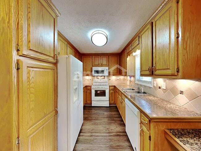 Building Photo - 424 Spring Falls Dr