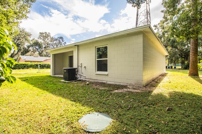 Back Exterior View - 1600 E Hooker St