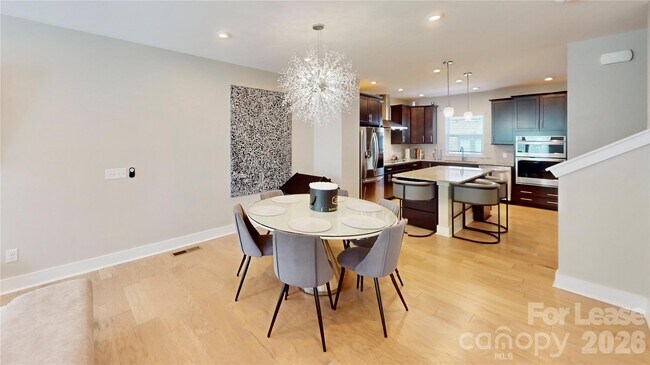 Building Photo - 3804 Sky Haven Dr