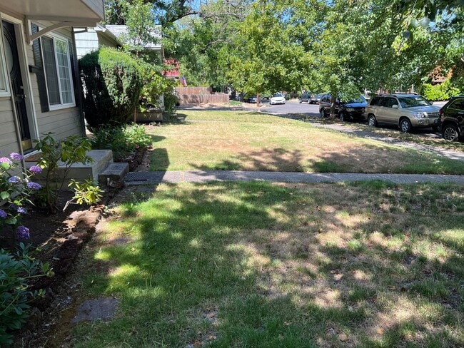 Building Photo - Affordable, Adorable Medford Home!!