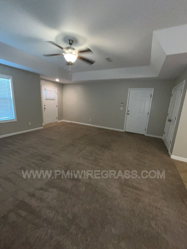 Building Photo - 214 Winterberry Way