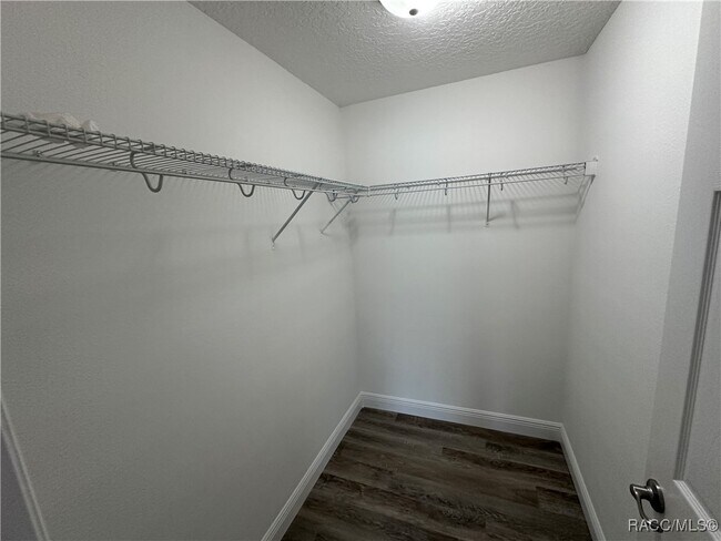 Building Photo - 1411 W Cary Dr