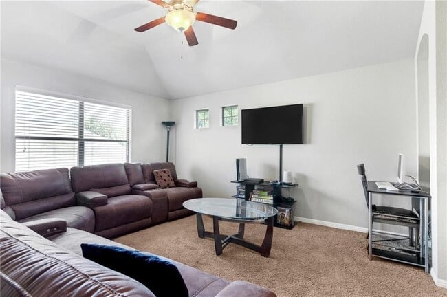 Building Photo - 3418 Castleton Dr