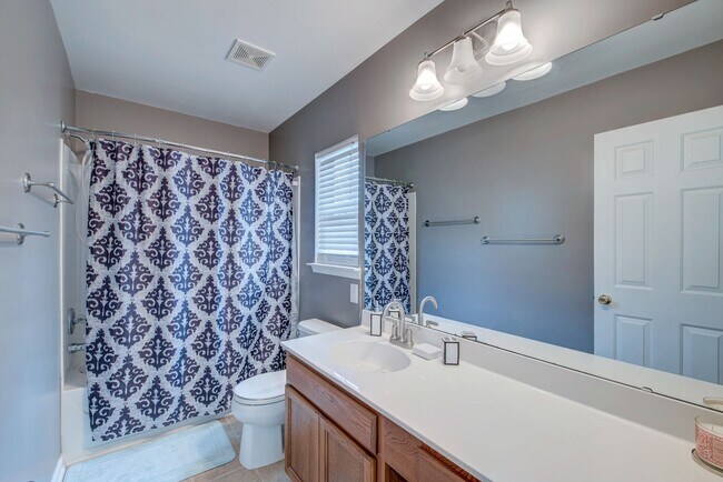 Building Photo - 208 Woodbrook Way