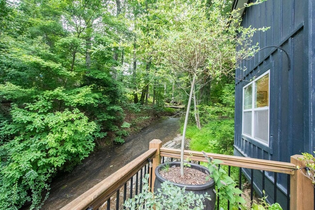 Building Photo - 125 Little Willow Cir