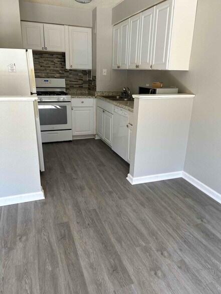 Building Photo - 4 S Van Dorn St