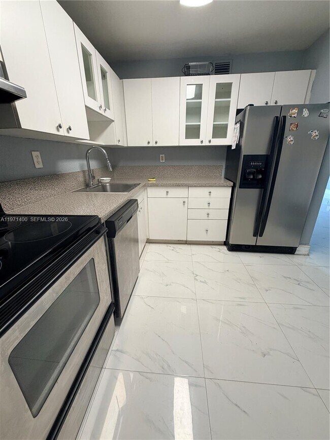 Building Photo - 7430 Miami Lakes Dr