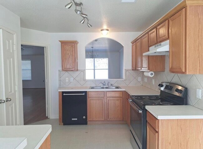 Building Photo - 17124 Gleneagle Dr S
