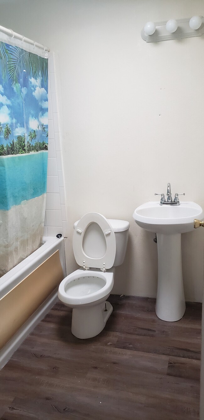 Building Photo - 1921 Kumquat Dr