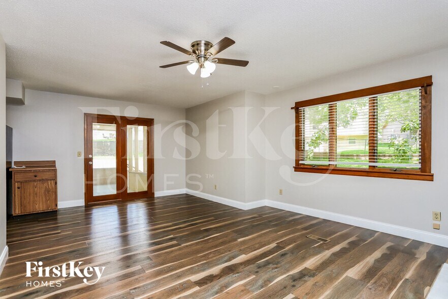 Building Photo - 405 Montbrook Dr