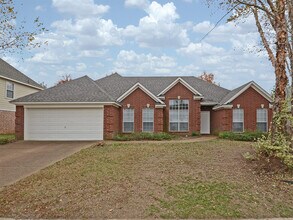 Building Photo - 3 bed, 2 bath near Macon and Houston Levee