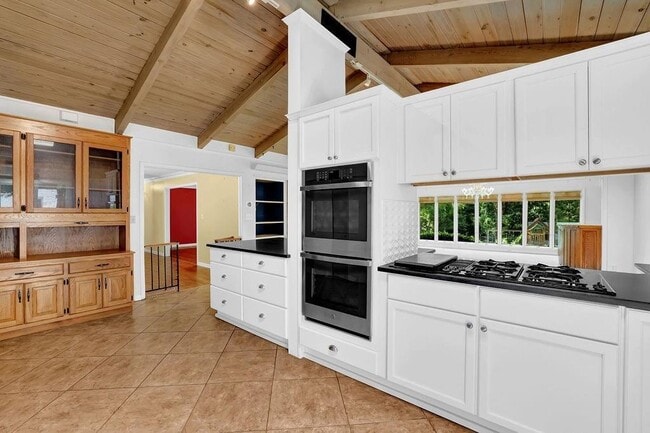 Building Photo - 505 River Valley Rd NW