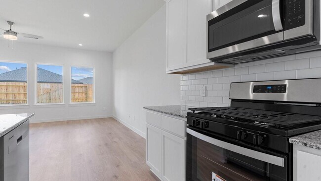 Building Photo - 5030 Balcolm Dr