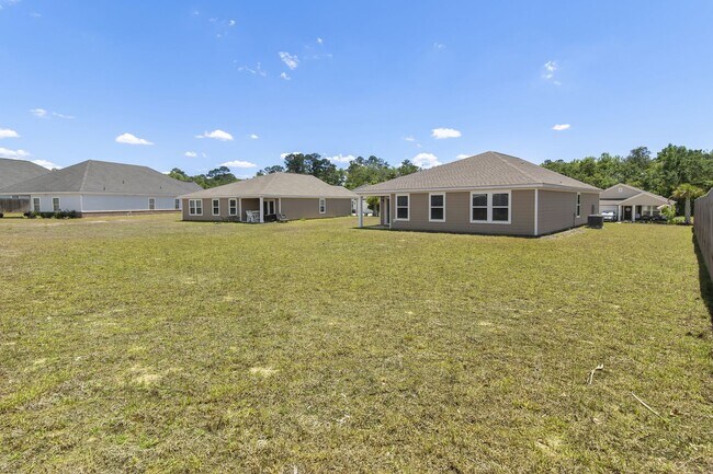 Building Photo - Beautiful 4/2 home with NEW fenced yard