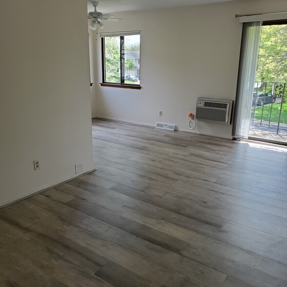 open space living/dining room - 2609 Smithfield Dr