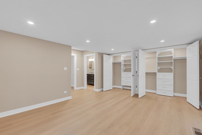 Building Photo - 1055 N Bluebonnet Ln