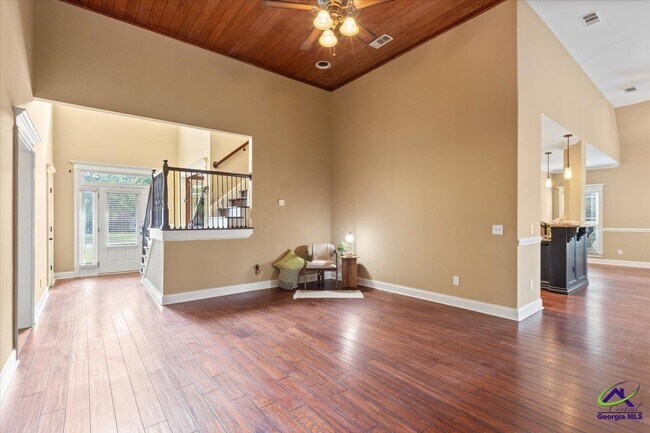 Building Photo - 300 Cheshire Dr