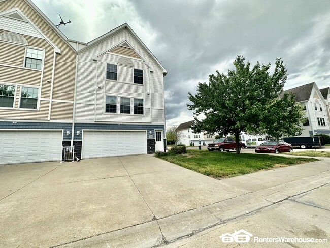 Primary Photo - 1250 SE Village View Ln