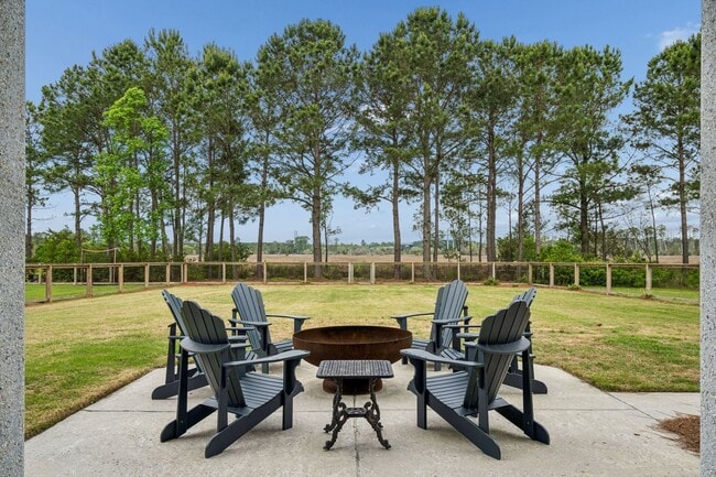 Building Photo - Beautiful 5 Bedroom Marshside Home