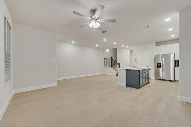 Building Photo - 7853 Sunset Blvd