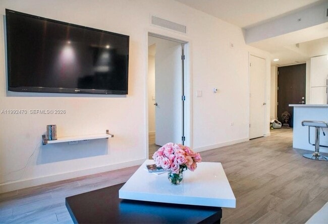 Building Photo - 999 SW 1st Ave