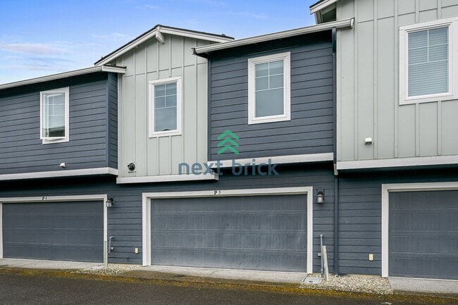Building Photo - 3 Bed, 2.5 Bath Beautiful Condo Available ...