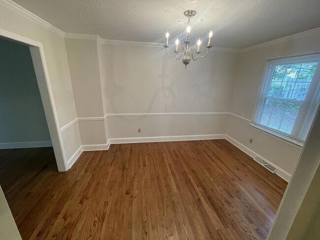 Building Photo - 812 Glen Eden Dr