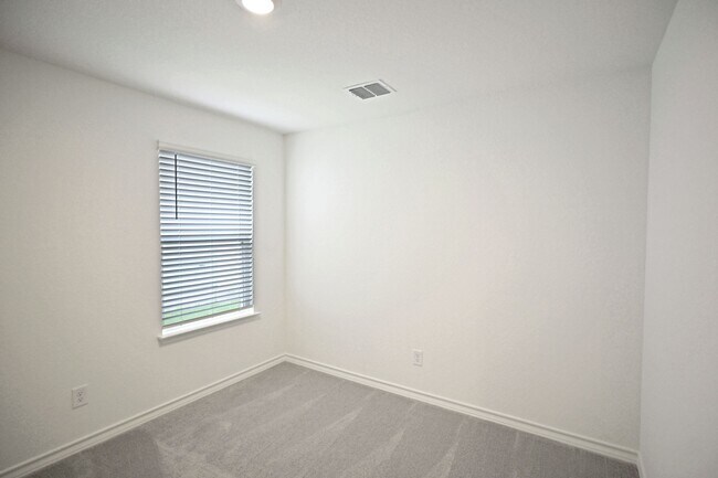 Building Photo - 946 Bluegrass Pt
