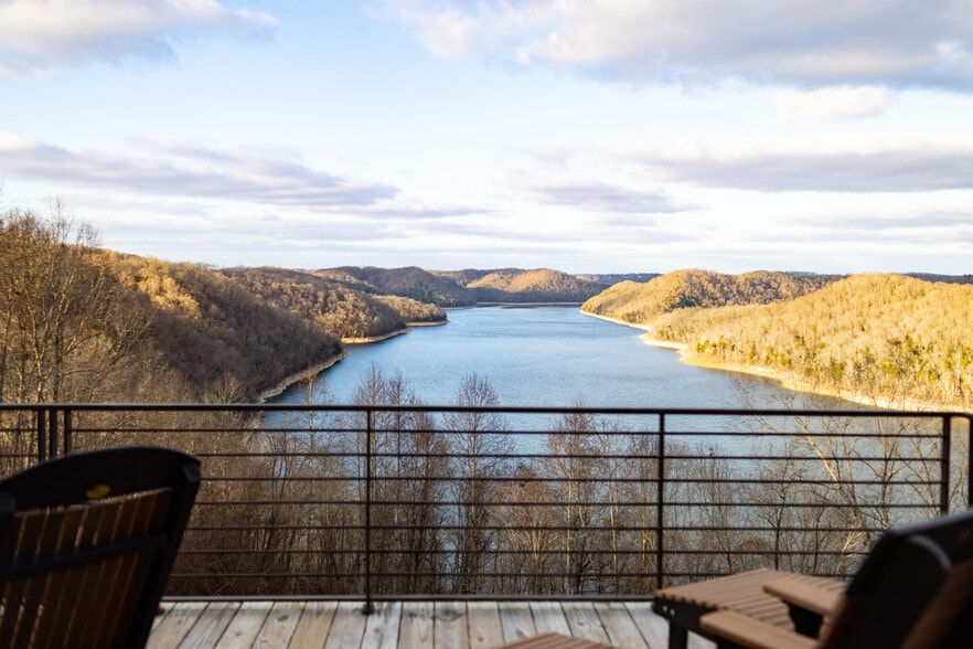 Building Photo - 210 Gail Dr