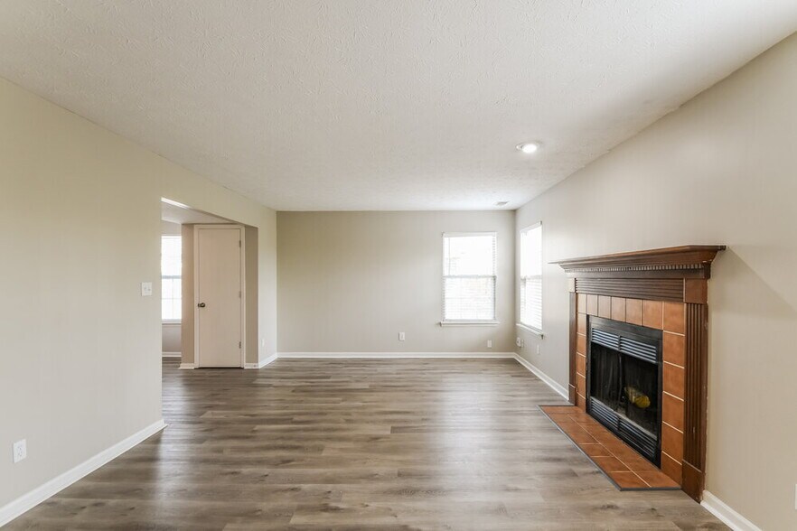 Building Photo - 5223 Pin Oak Dr