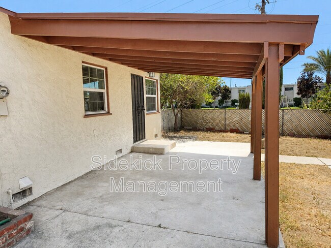 Building Photo - 8941 Songfest Dr