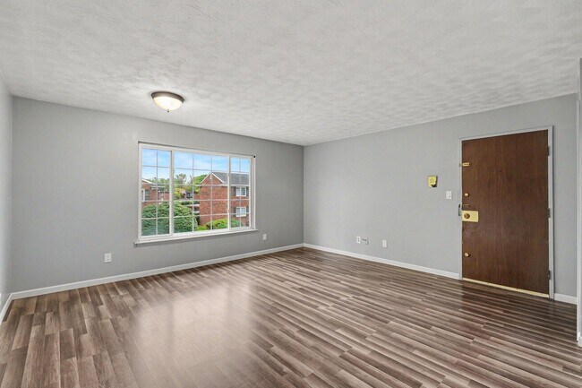 Building Photo - 25325 Shiawassee Cir