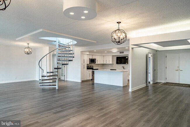 Building Photo - 21510 Valley Forge Cir